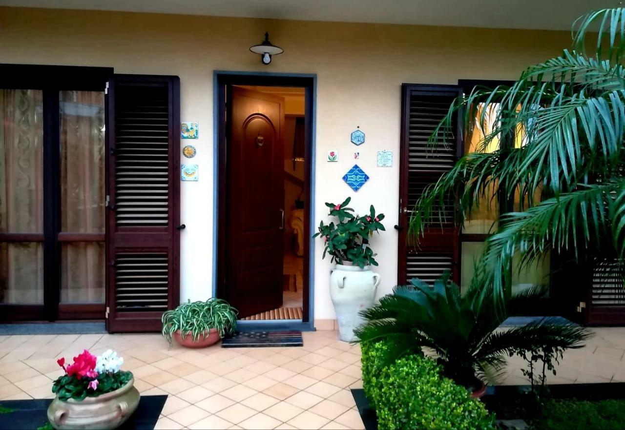 Casa Vacanze Etna Cocus Santa Venerina Exterior foto